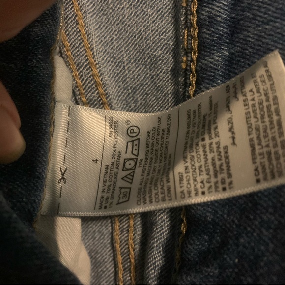 Old Navy Size 4 Distressed Ripped Jean Shorts - Picture 3 of 4